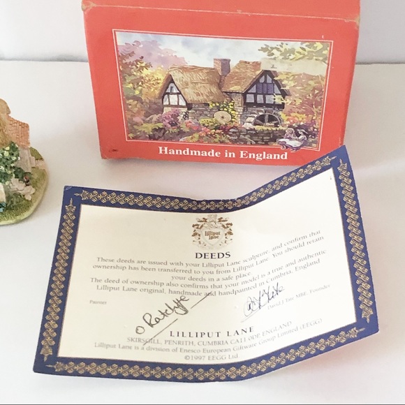 Lilliput Lane Rose Bouquet cottage w/box and deed - Picture 7 of 8